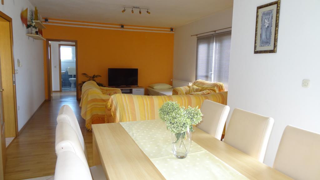 Apartments Braco Seget Vranjica Bagian luar foto