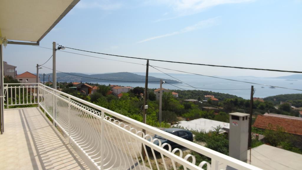Apartments Braco Seget Vranjica Bagian luar foto
